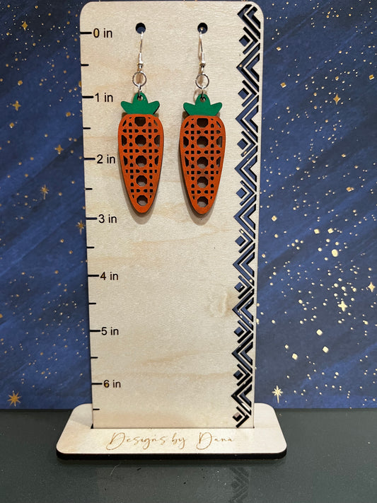 Rattan carrot earrings